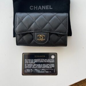 Carteira Chanel Classic Quilted em Pele Caviar Preta
