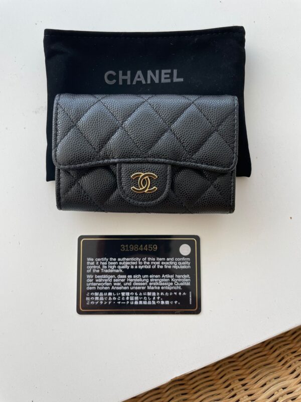 Carteira Chanel Classic Quilted em Pele Caviar Preta